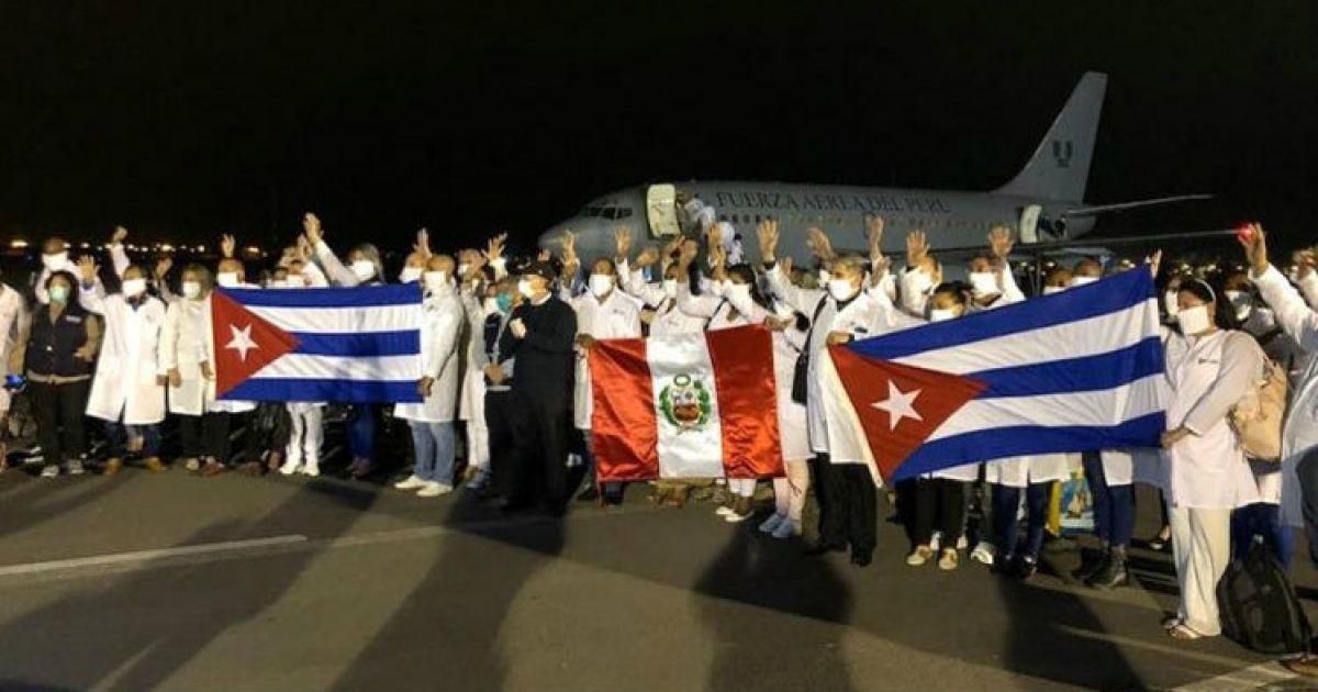 Brigada médica cubana llega a Perú © Prensa Latina