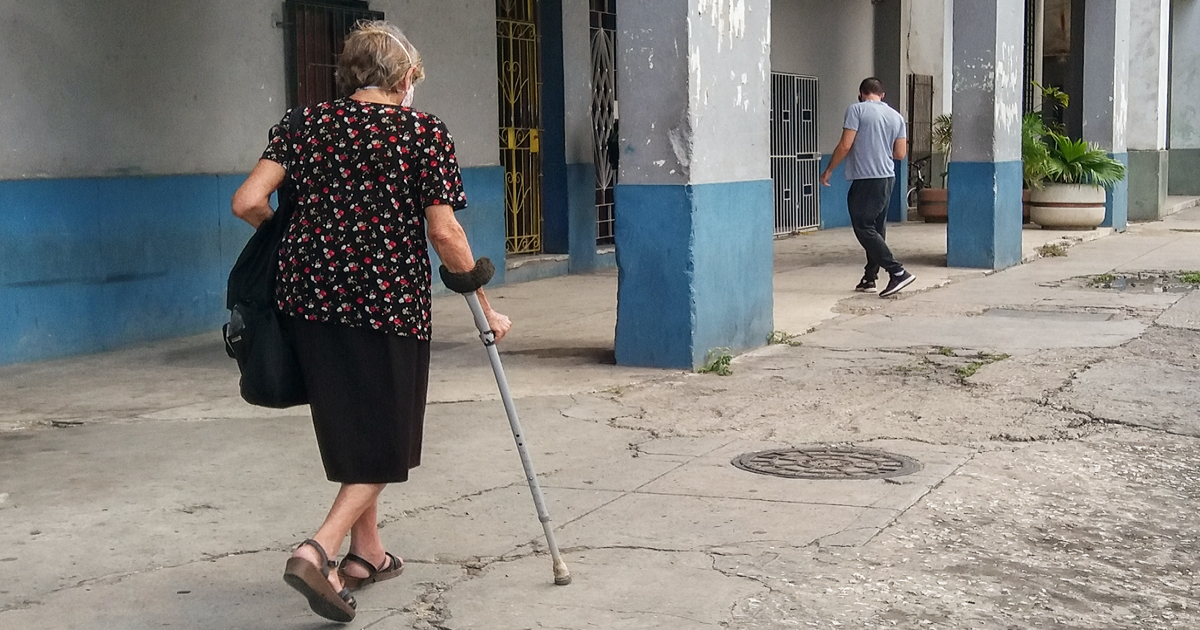 Anciana en La Habana, Cuba. (imagen de archivo) © CiberCuba