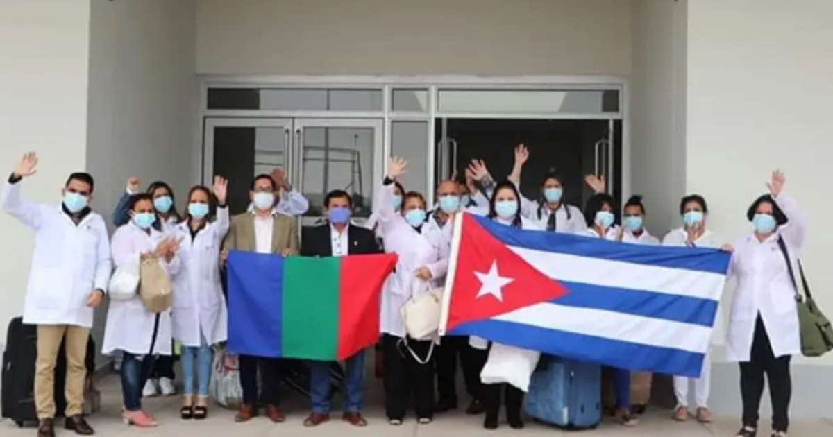 Médicos cubanos en Perú © Embajada de Cuba en Perú