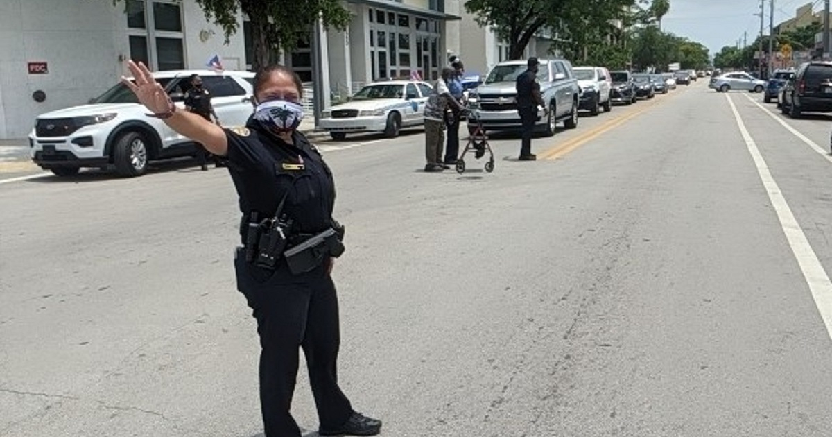 Policía de Miami deteniendo el tráfico (imagen de referencia). © Twitter / Miami PD