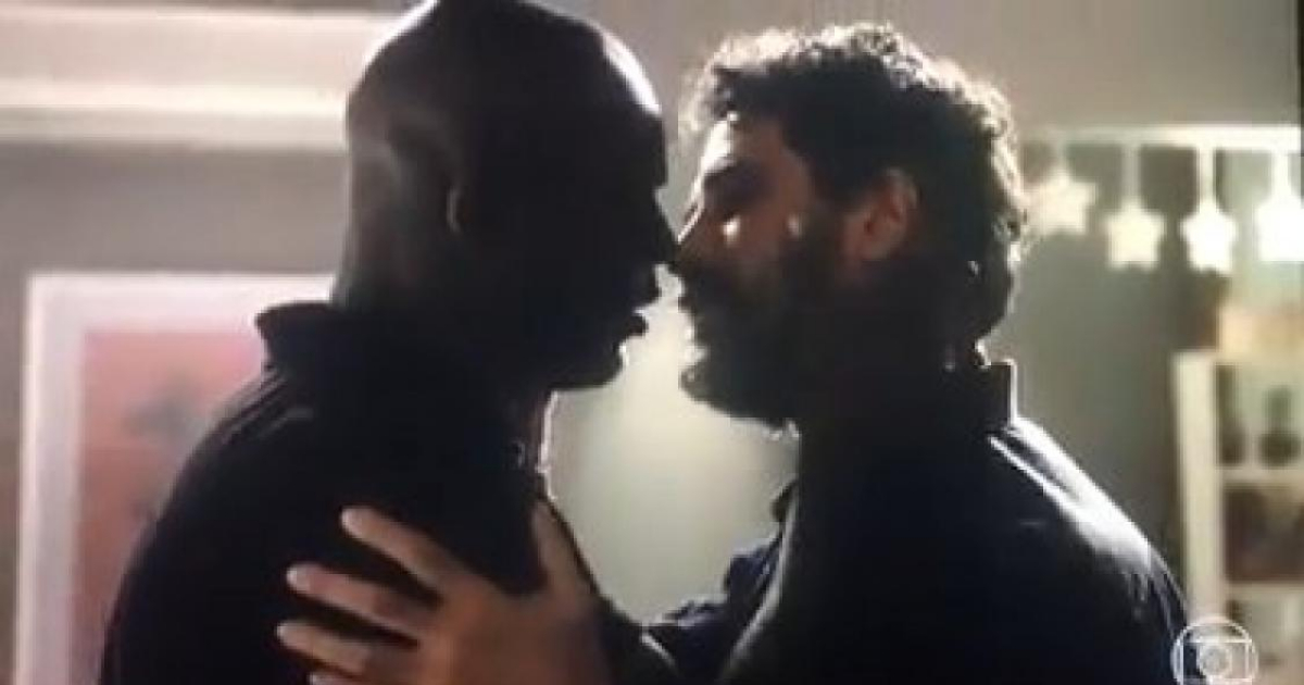 Escena de beso gay de la telenovela © Captura de video de YouTube