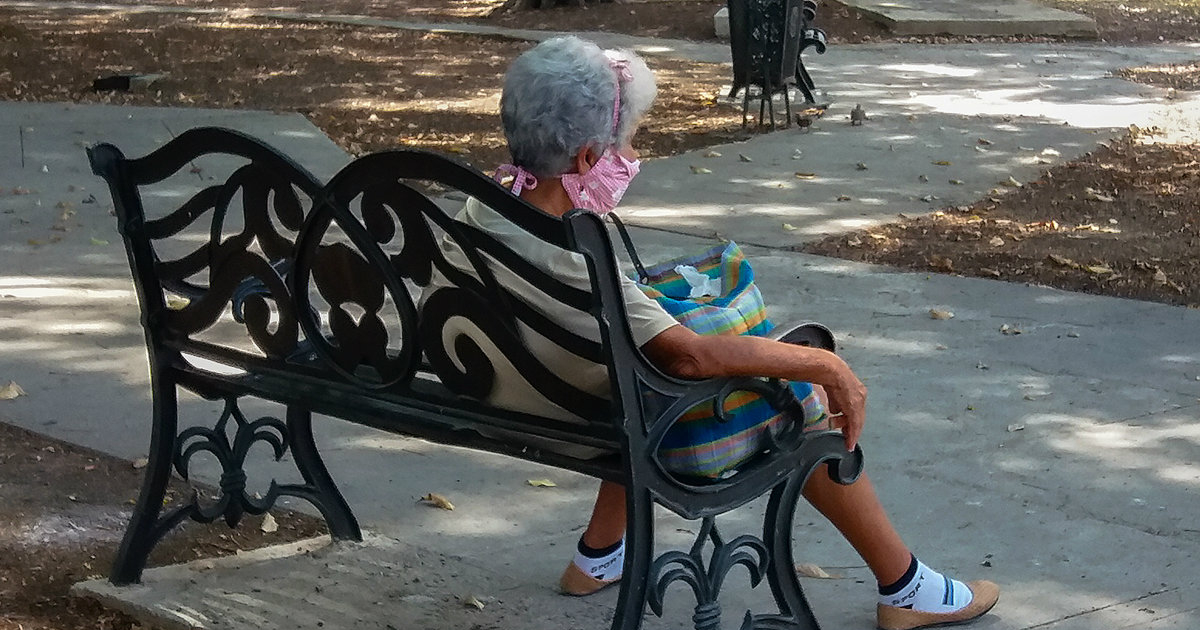 Anciana cubana con nasobuco © CiberCuba