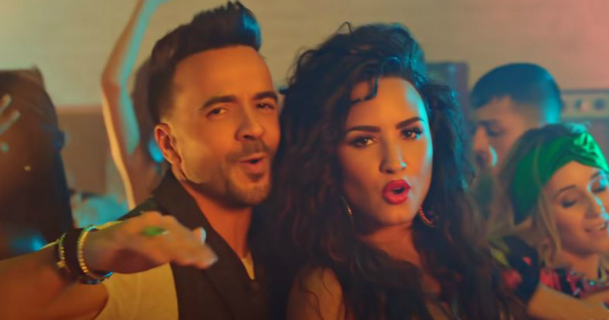 Luis Fonsi y Demi Lovato en el videoclip de " Échame La Culpa" © Youtube / Luis Fonsi