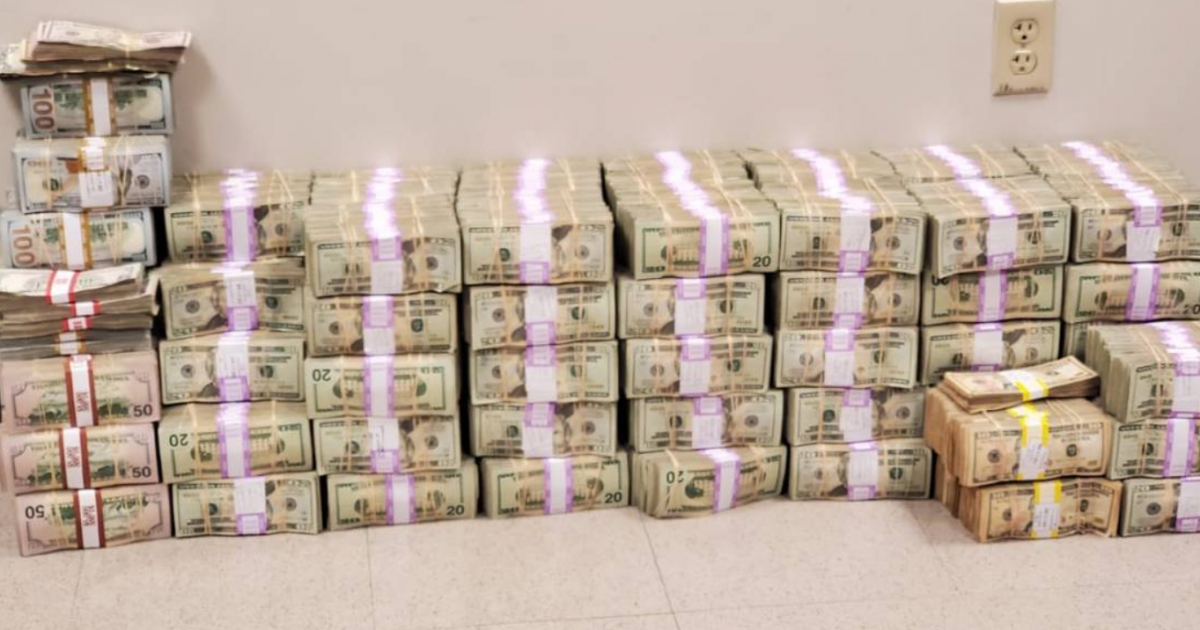 Imagen del dinero que las autoridades encontraron en el mar © U.S. Customs and Border Protection