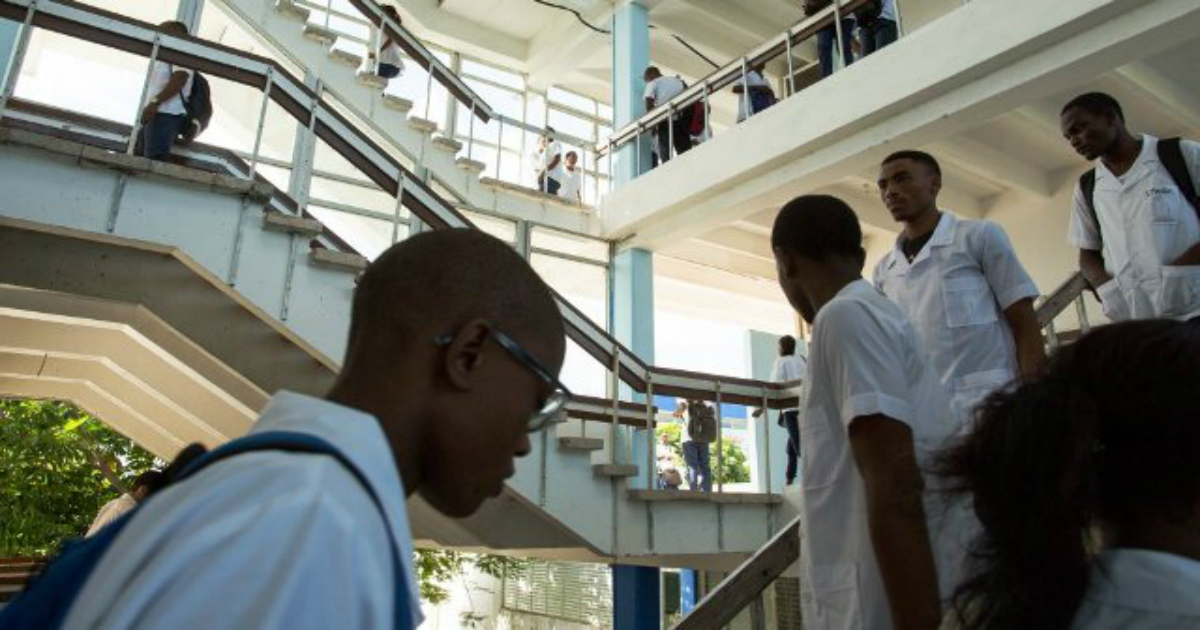 Estudiantes extranjeros de medicina en Cuba (imagen de referencia) © Radio Progreso