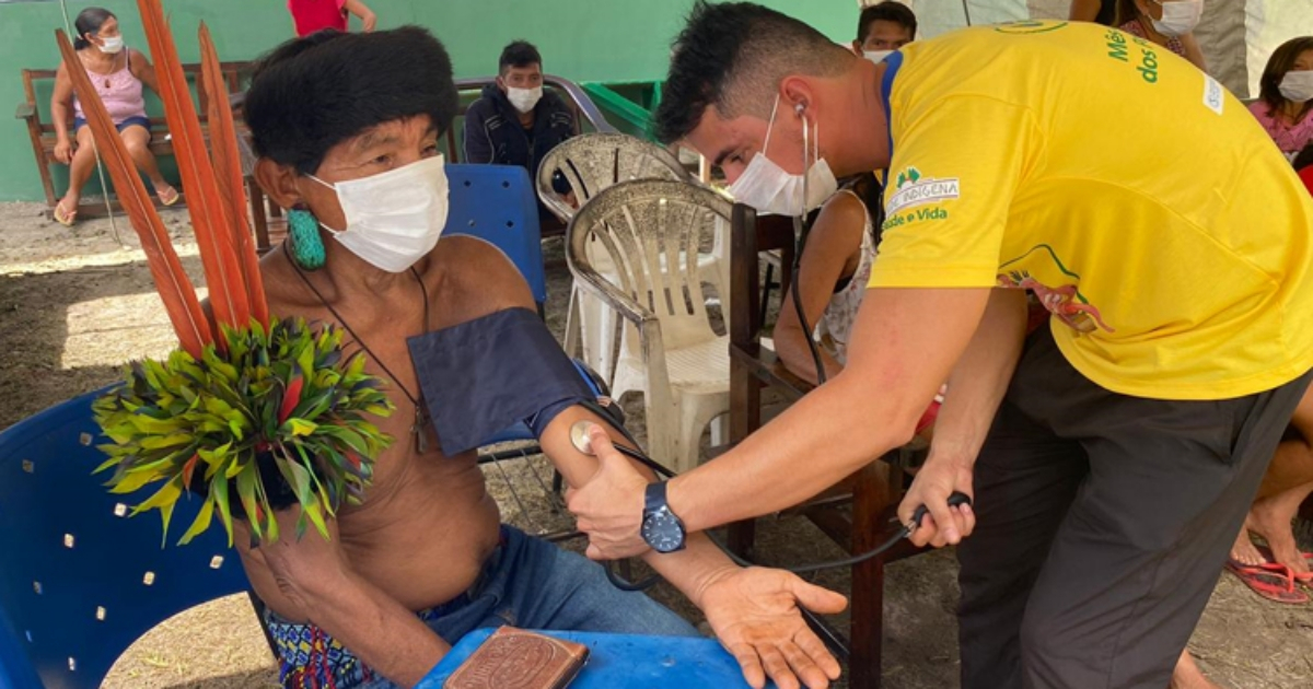 Médico atiende a persona en Brasil. (imagen de referencia) © Twitter / Ministério da Saúde