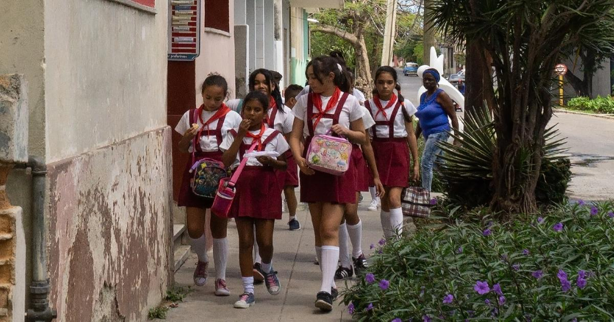Estudiantes de primaria antes de la llegada de coronavirus a Cuba (imagen de archivo) © CiberCuba