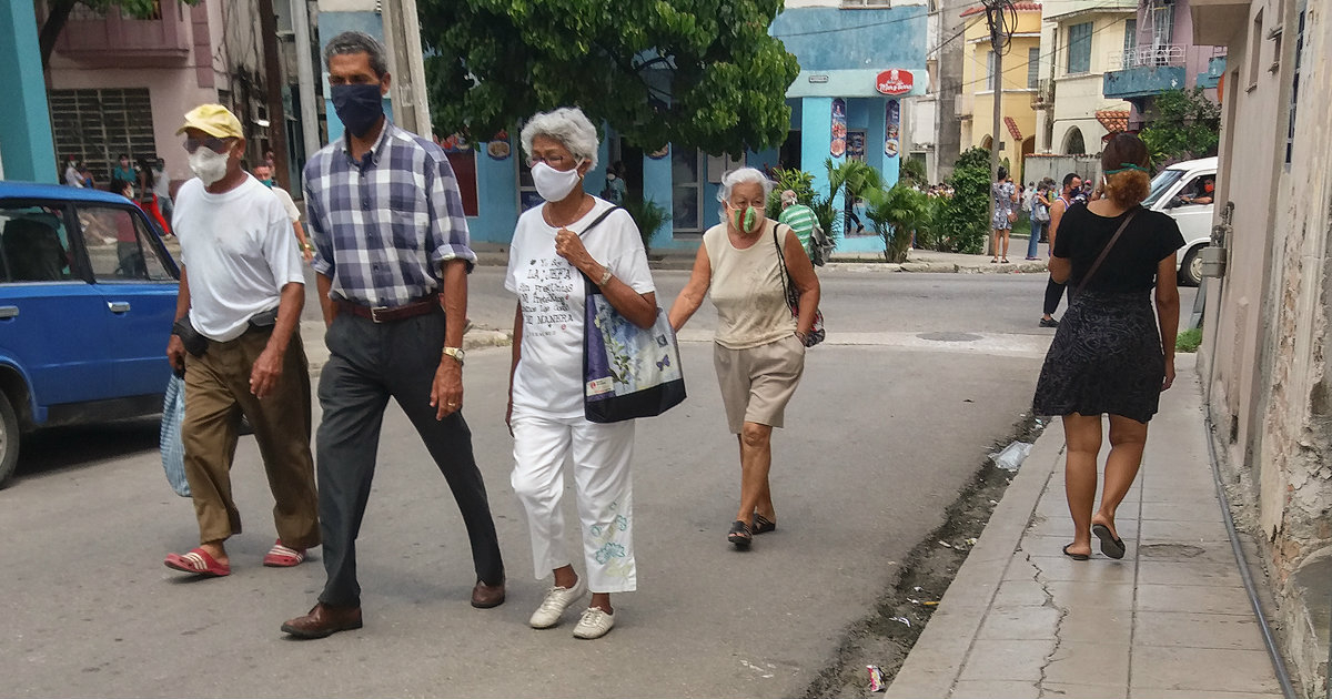 Personas en Cuba © CiberCuba