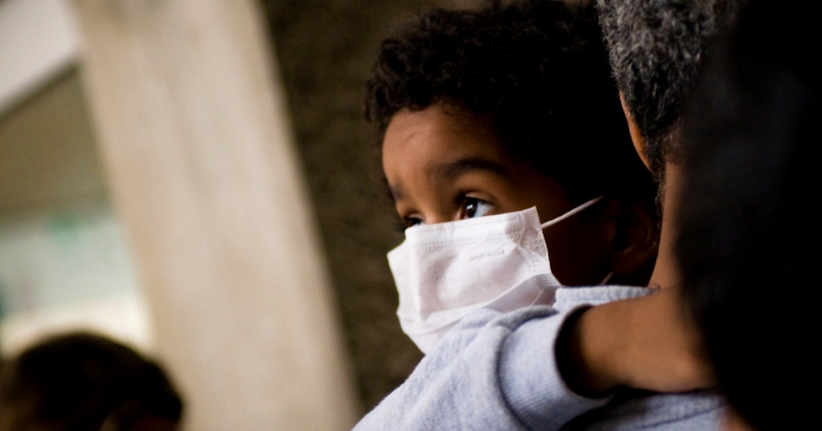 Familia en Río de Janeiro protegiéndose del nuevo coronavirus © Flickr / Xavier Donat