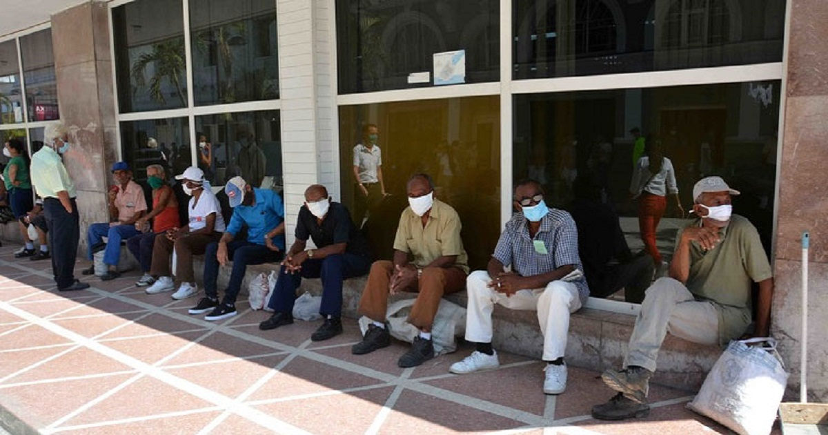 Personas con mascarilla en Matanzas (imagen de referencia). © ACN