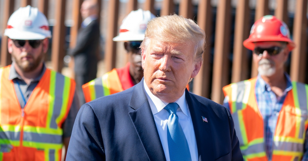 Donald Trump, presidente de Estados Unidos de América, en el muro fronterizo © Flickr / The White House