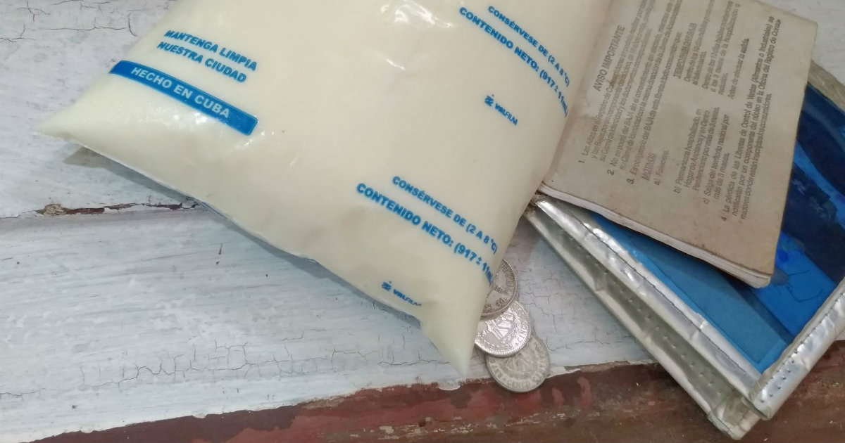 Bolsa de leche cubana © CiberCuba