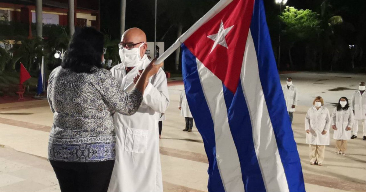 Abanderamiento de brigada médica cubana (referencia) © Twitter/ EmbassyCubaAustralia