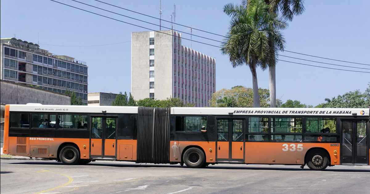 Se espera que los habaneros hagan un uso racional del transporte público © CiberCuba