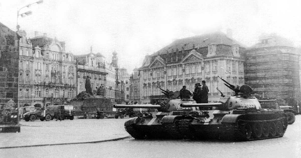 Tanques del Pacto de Varsovia en Praga © Wikimedia Commons