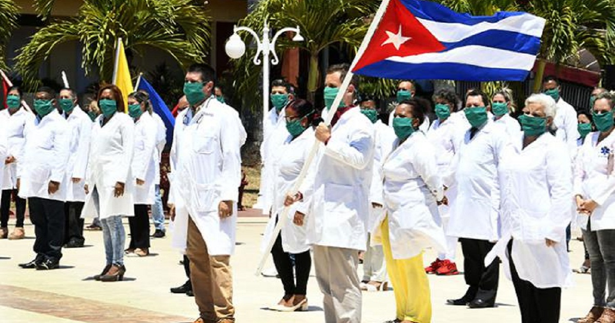 Médicos cubanos enviados a misión (imagen de referencia). © Twitter / Bruno Rodríguez Parrilla