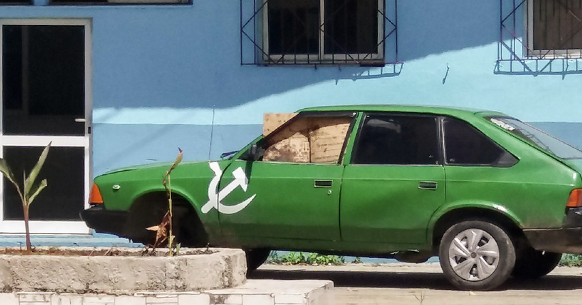 Un carro "socialista" en una calle de La Habana © CiberCuba