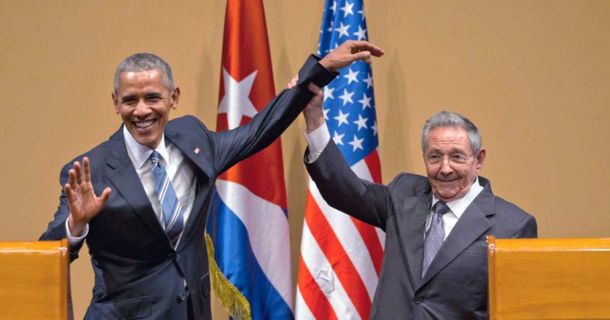 Imagen del encuentro entre Raúl Castro y Barack Obama © ACN