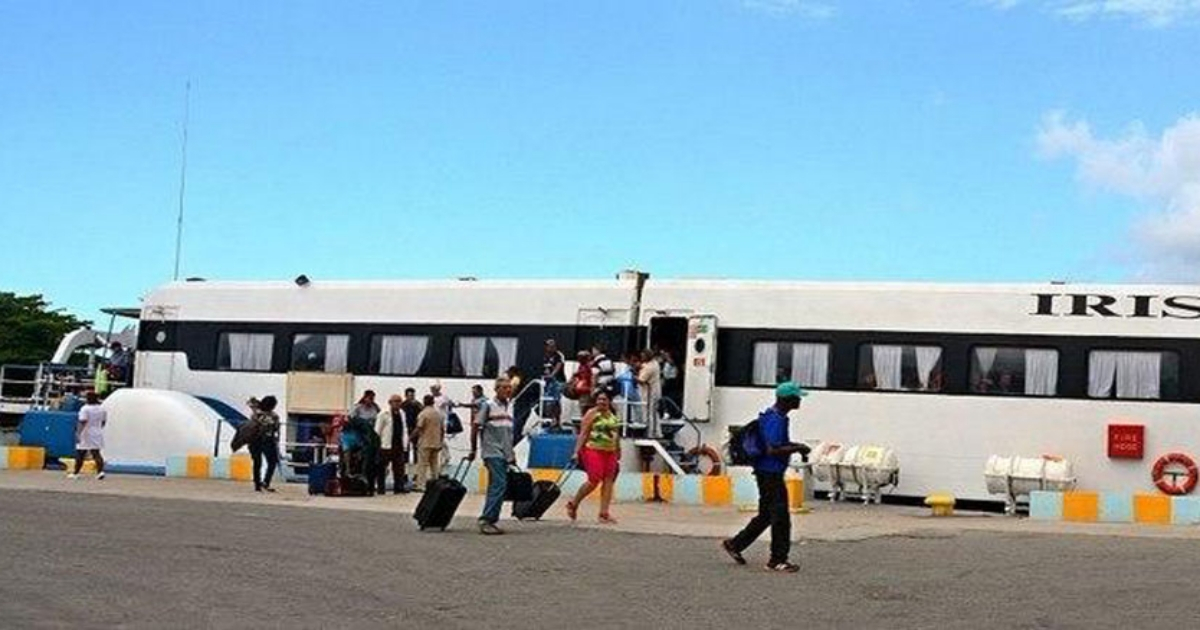 Pasajeros llegando a Nueva Gerona, Isla de la Juventud. (imagen de referencia) © ACN / Ana Esther Zulueta