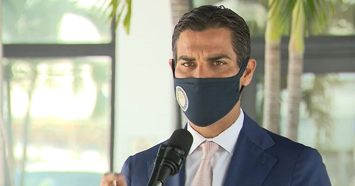 Francis Suárez, alcalde de Miami, durante conferencia de prensa. © Captura de video / Local 10 News