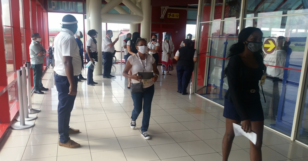 Trabajadores del Aeropuerto de La Habana ensayan para cuando abran. (imagen de referencia) © Facebook / Aeropuerto Internacional José Martí