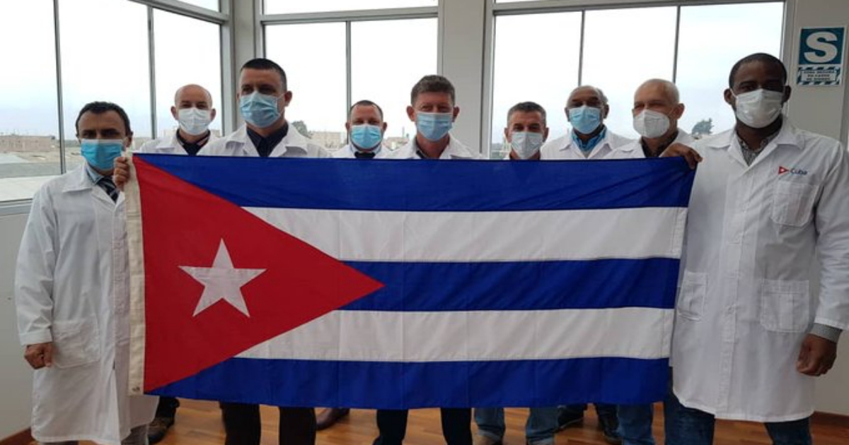 Médicos cubanos en Perú. (imagen de referencia) © Twitter / MINREX