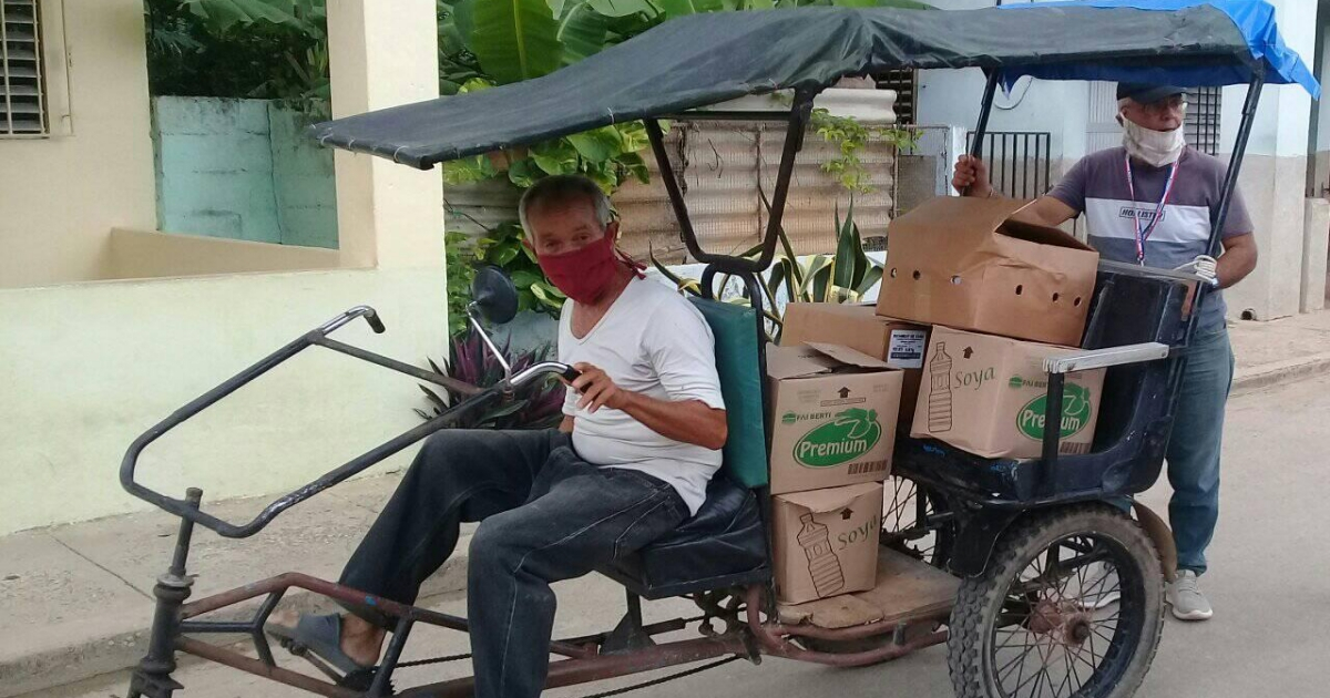 Venta de alimentos en un bicitaxi en Bauta. © Facebook / Administración Municipal Bauta