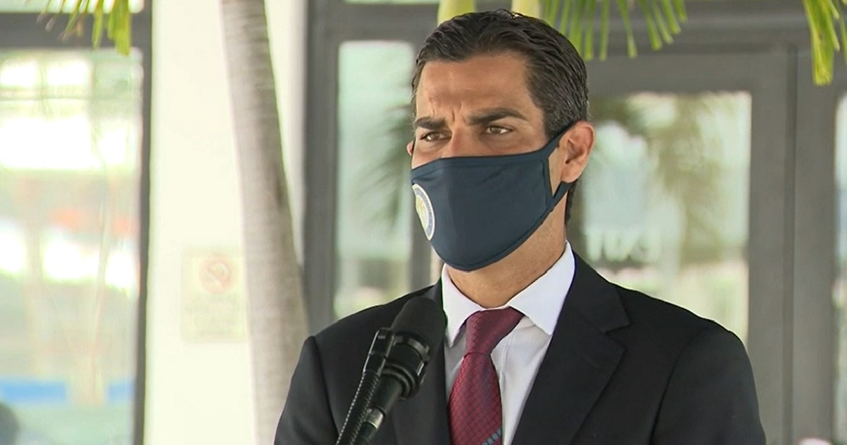 El alcalde de Miami, Francis Suárez, en conferencia de prensa este martes. © Captura de video de Local 10 News.
