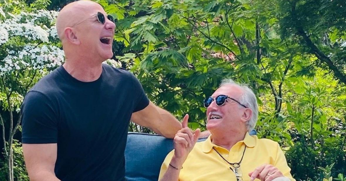 Jeff Bezos y su padrastro cubano Miguel © Jeff Bezos/ Instagram