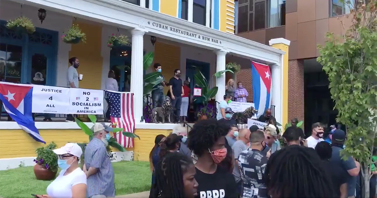 Cubanos apoyan a empresario balsero de Kentucky. © Captura de video / Twitter