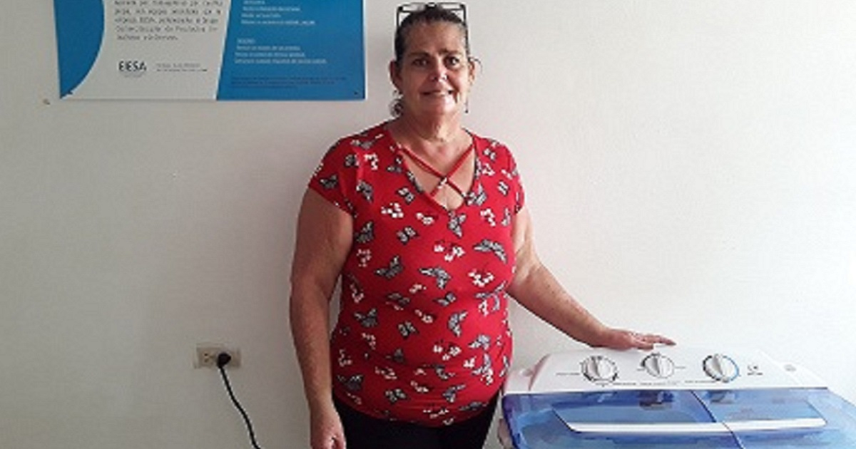 Margarita Castellón Perera instaló uno de los lavatines “comunitarios” en su hogar © Diario Mayabeque