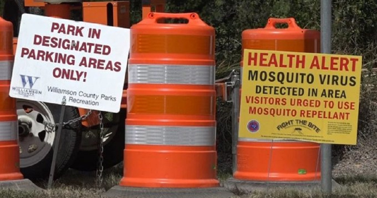Advertencia sobre presencia de mosquitos y precauciones para prevenir el virus © Twitter / @ChrisMosser