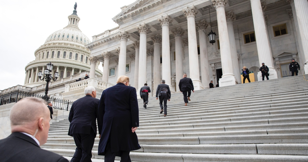 Trump entrando al Capitolio, sede del Senado de EE.UU. (imagen de archivo) © Flickr / The White House - Joyce N. Boghosian