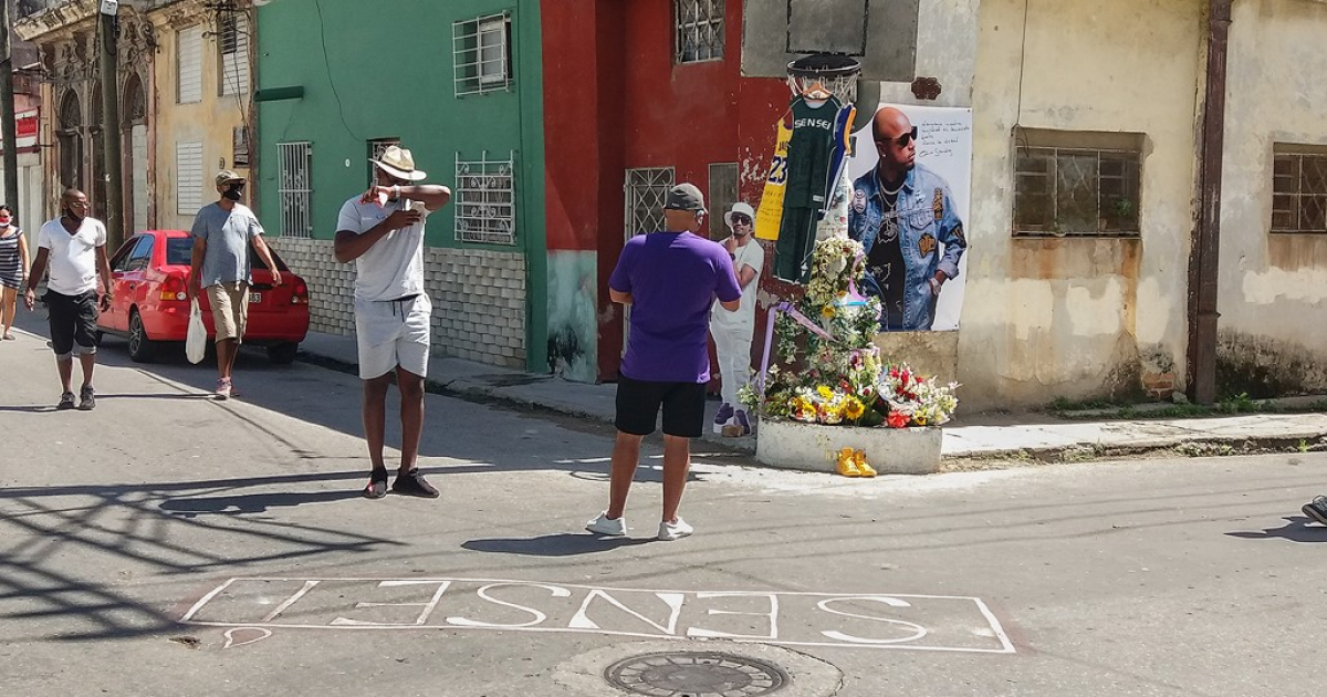 Homenaje a El Dany en la esquina donde solía jugar baloncesto © CiberCuba