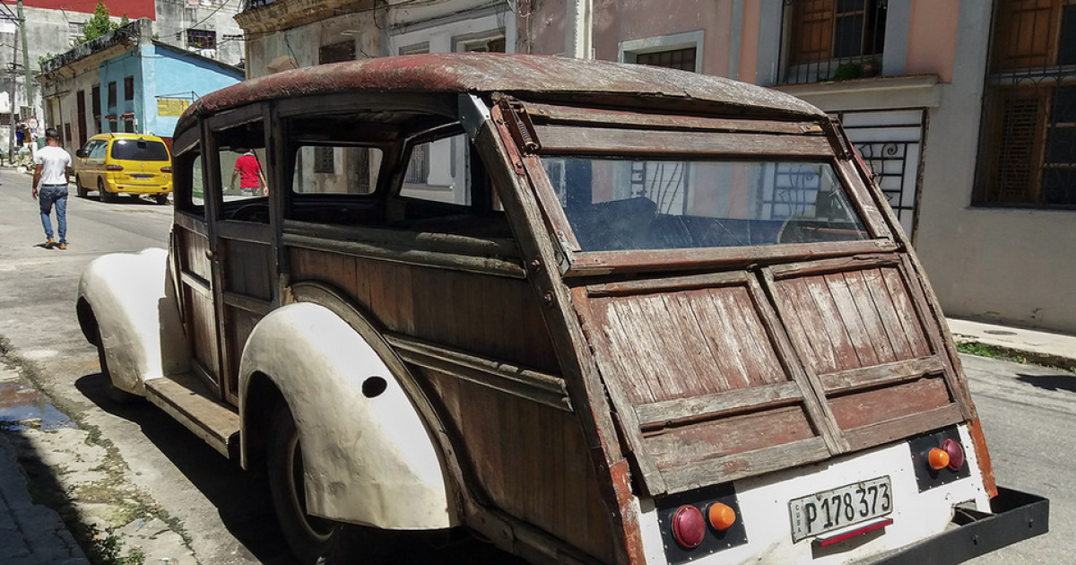 Un auto antiguo en La Habana © CiberCuba