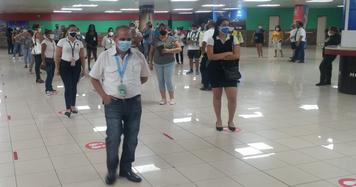 Trabajadores en el Aeropuerto de La Habana. (imagen de referencia) © Facebook / Aeropuerto Internacional José Martí