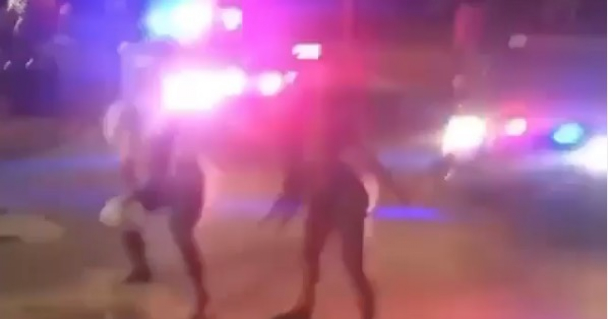 Mujeres haciendo twerking junto a las patrullas © Instagram / lifestyle_miami