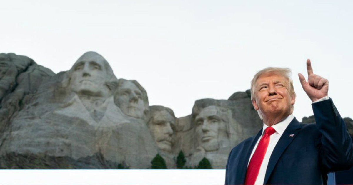 Donald Trump en el Monte Rushmore durante su visita de julio de este año © Twitter / Donald Trump