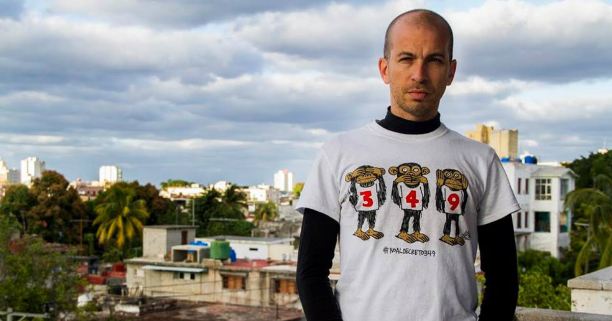 Michel Matos con una camiseta protesta contra el Decreto 349 © Facebook/ Coco Fusco
