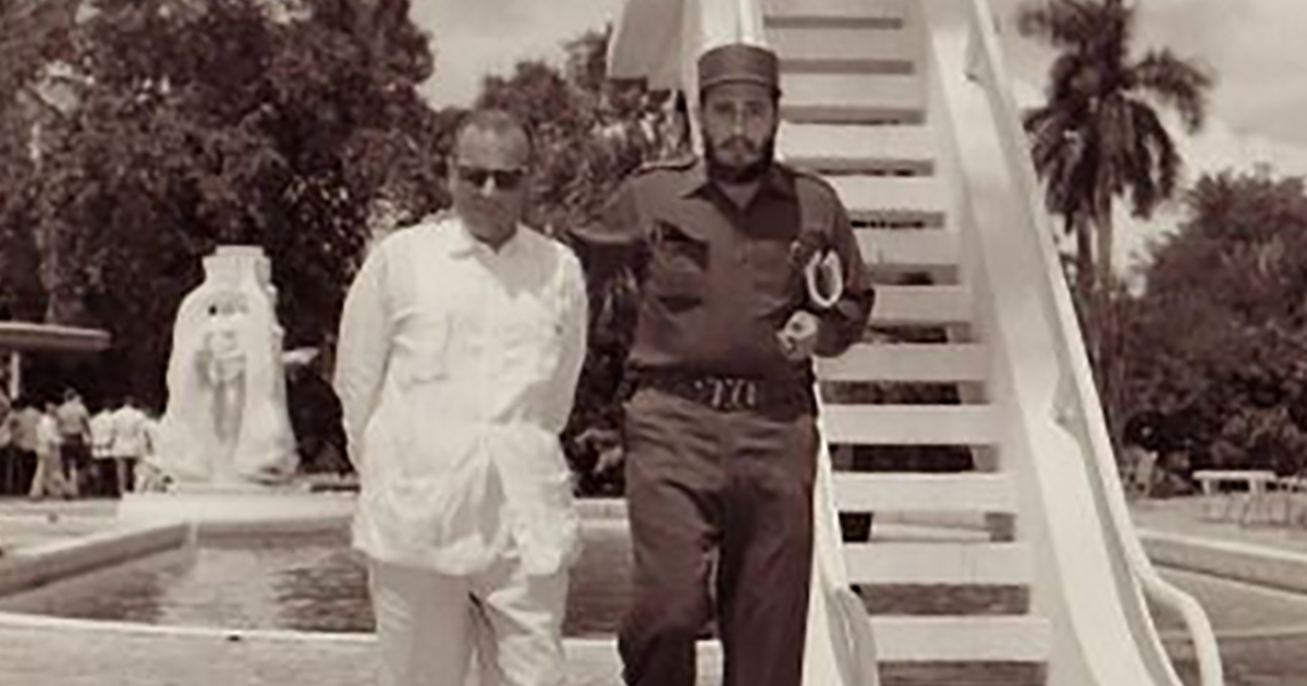 Miguel Ángel Quevedo junto a Fidel Castro en La Habana en 1959. © Cortesía para CiberCuba