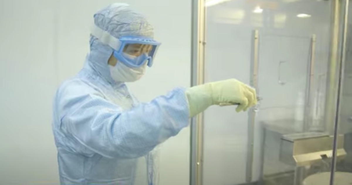 Doctora rusa en la pruebas de la vacuna. (imagen de referencia) © Captura de pantalla de YouTube / Sputnik Mundo