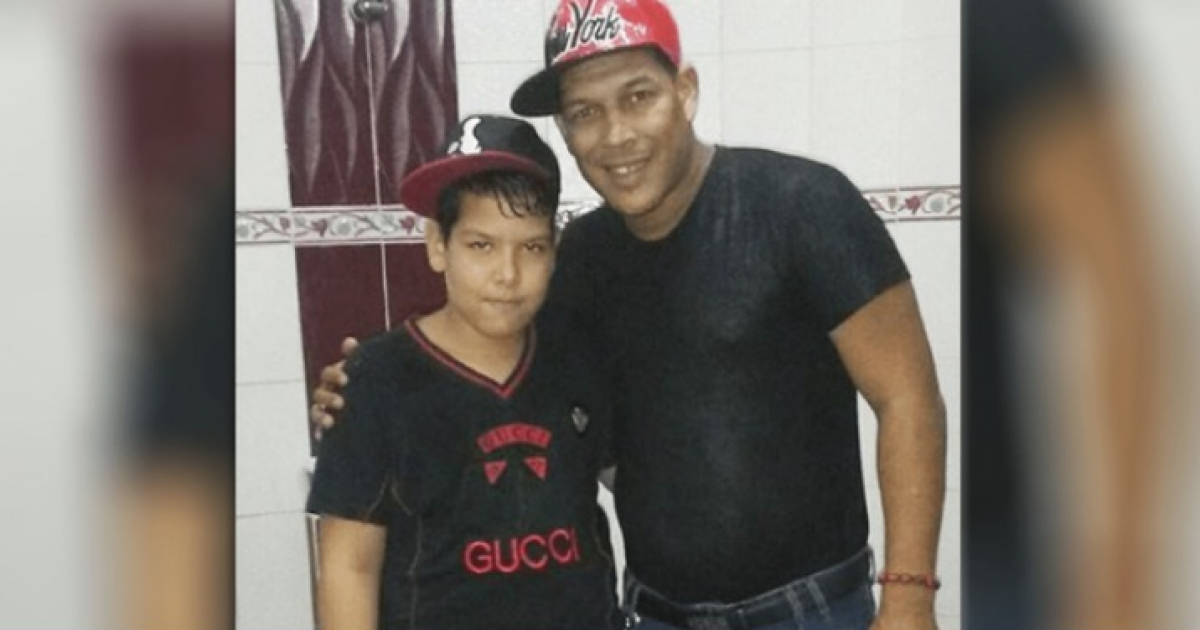 Limay Blanco y su hijo, fallecido en 2017 © Instagram del artista