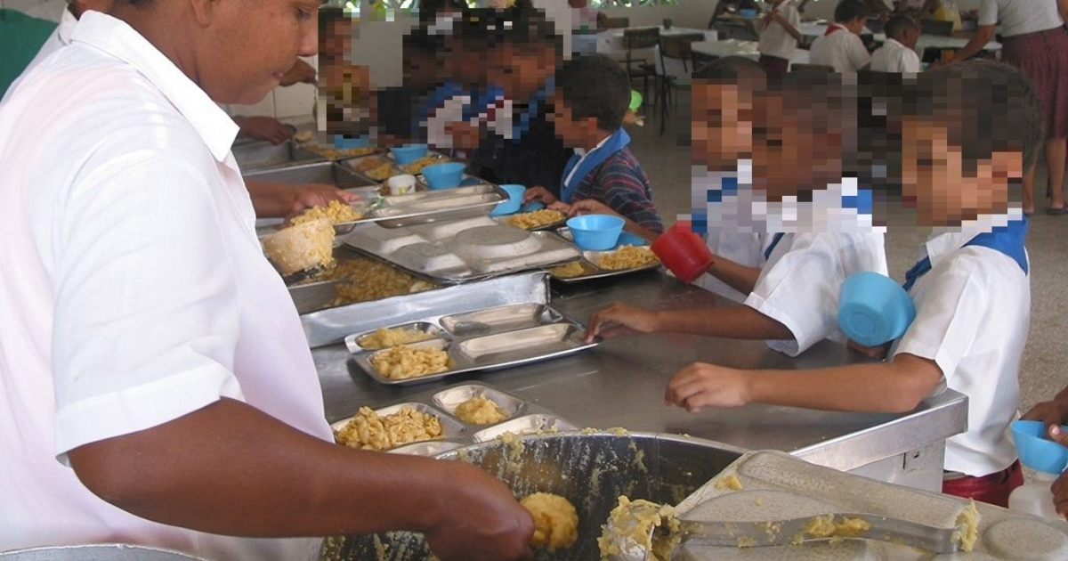 Niños en un comedor de una escuela en Cuba. (imagen de archivo) © Cubahora 