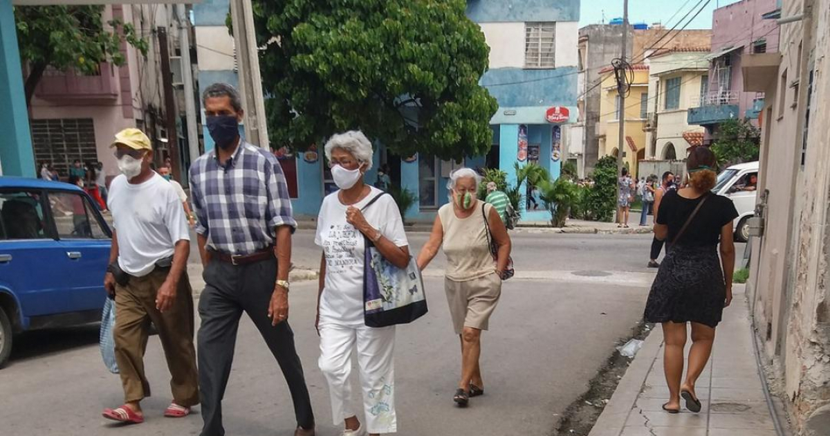 Personas en una calle de La Habana (Imagen referencial) © CiberCuba