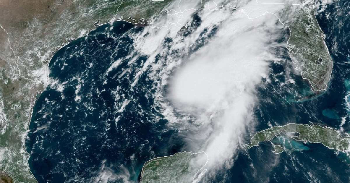 La tormenta Marco se convirtió en huracán al mediodía del domingo © NOAA