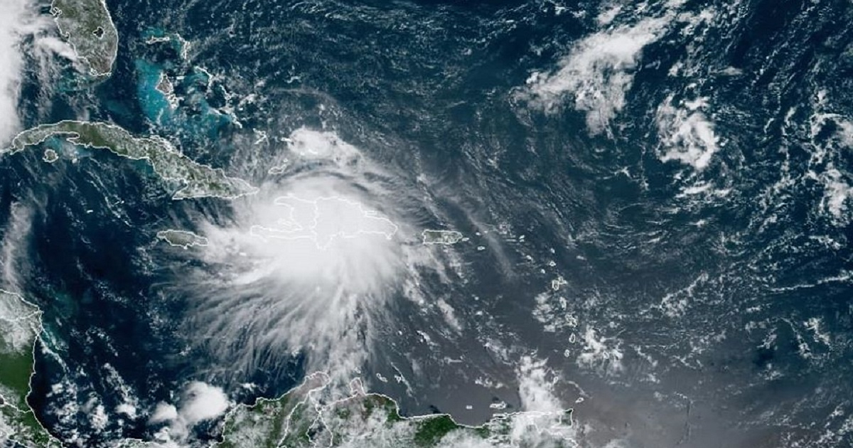 Imagen satelital de la tormenta tropical Laura próxima al oriente cubano. © NOAA