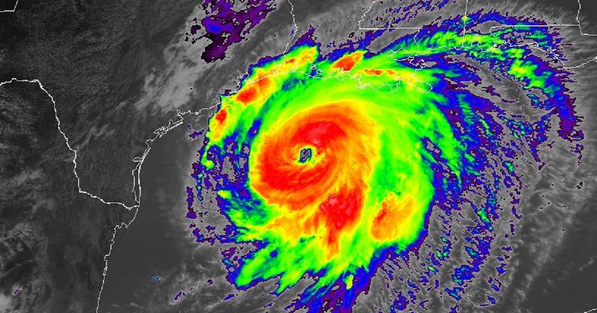 imagen satelital del huracán Laura © NOAA