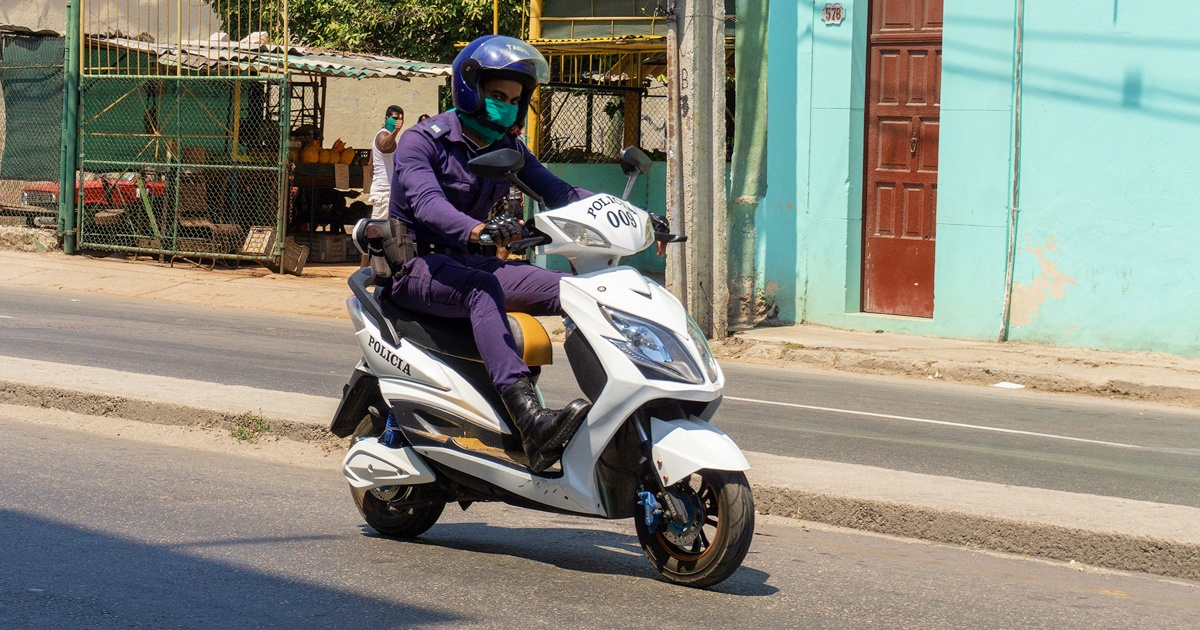 Policía cubano en La Habana (imagen referencial) © CiberCuba