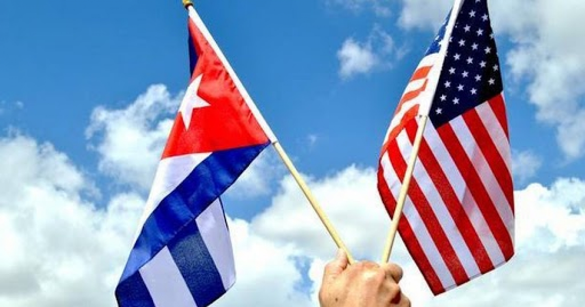 Banderas de Cuba y Estados Unidos de América © Noticiassin.com