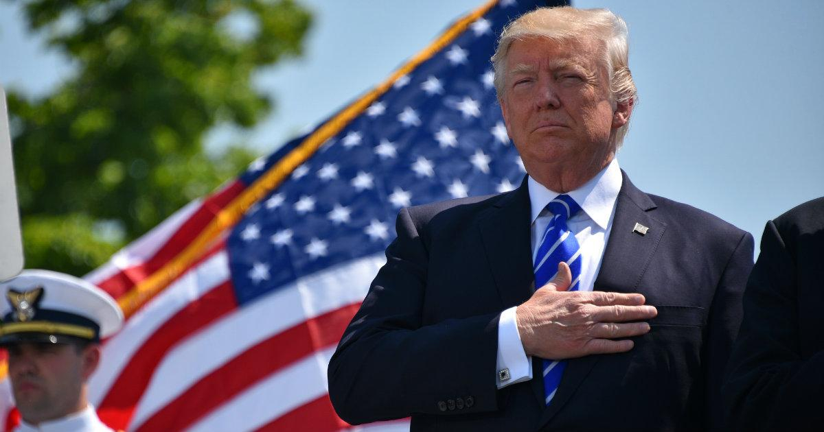 El presidente Trump durante un homenaje a la Guardia Costera (Imagen referencial) © CoastGuard